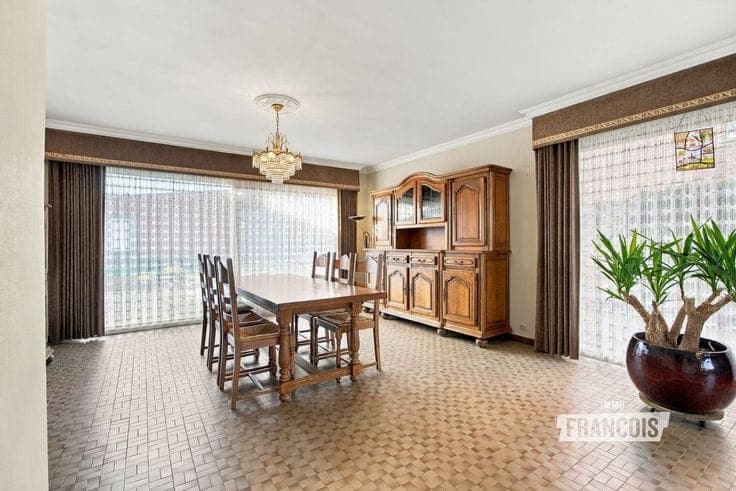 Spacious house with a large shed for sale in Krombeke!