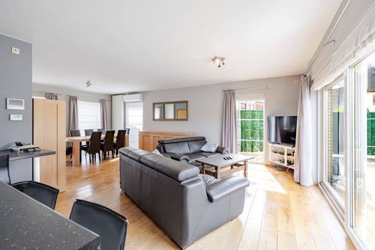 Instapklare halfopen bebouwing met 3 slaapkamers, zonnepanel