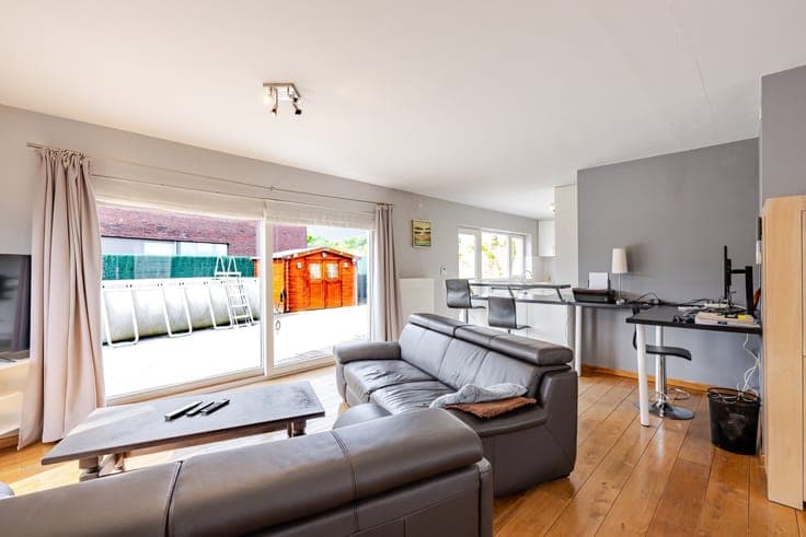 Instapklare halfopen bebouwing met 3 slaapkamers, zonnepanel