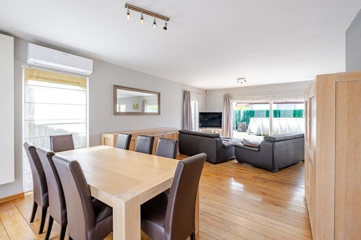 Instapklare halfopen bebouwing met 3 slaapkamers, zonnepanel