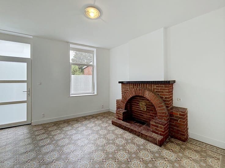 2-bedroom house to restore ideal for an investor