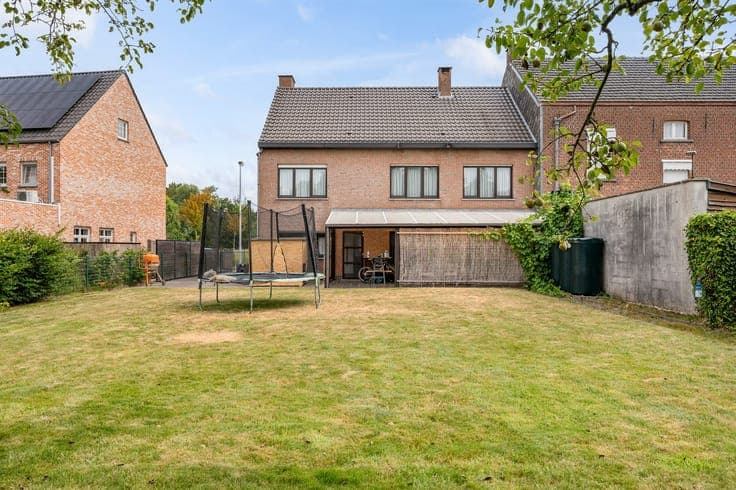 TE KOOP | Ruime halfopen bebouwing met tuin in Booischot.
