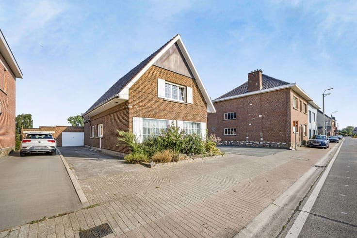 House in Sint-Pieters-Leeuw