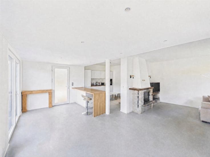 Stunning renovated house + workshop