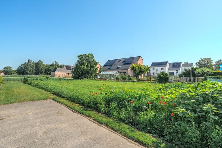 Te renoveren woning op een ruim perceel