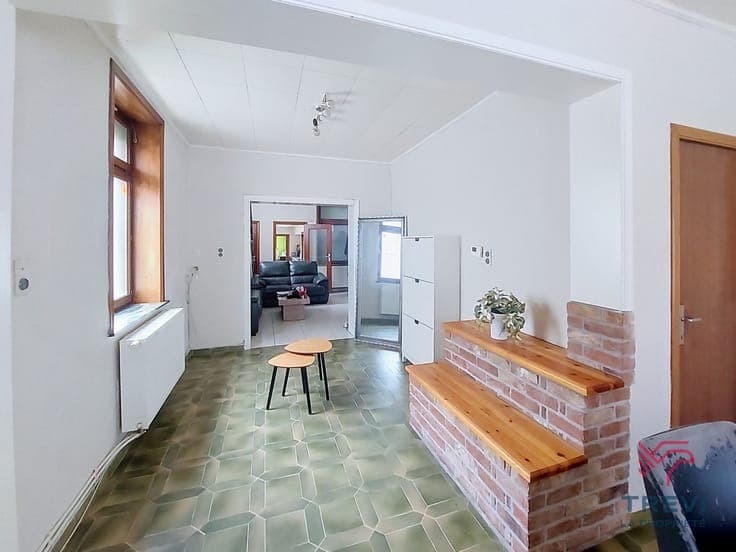 Maison 3 façades, avec cour et garage, vendue en viager occu