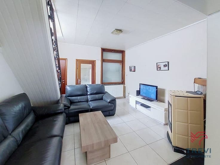 Maison 3 façades, avec cour et garage, vendue en viager occu