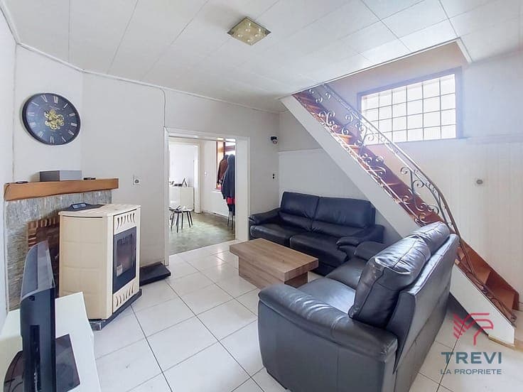 Maison 3 façades, avec cour et garage, vendue en viager occu