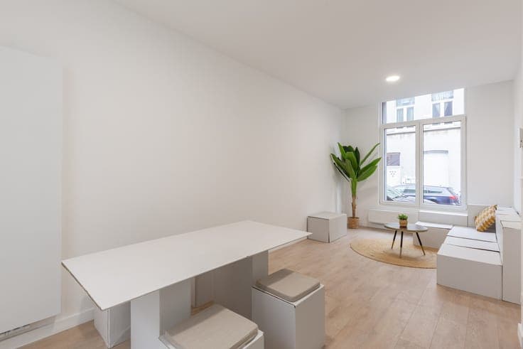 Grondig gerenoveerde woning met 3 slpks