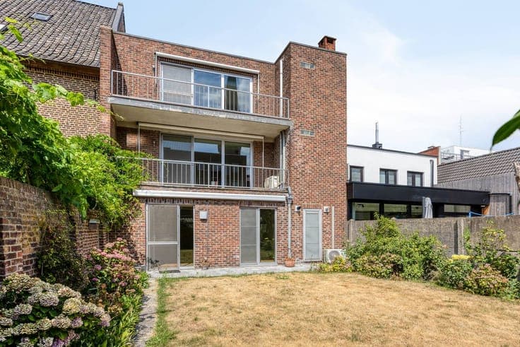 4-bedroom kangaroo house for sale in the center of Maaseik