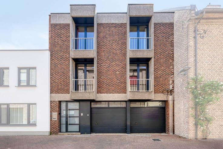 4-bedroom kangaroo house for sale in the center of Maaseik