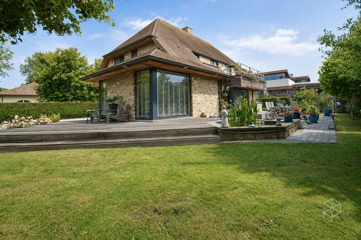 Ruime en karaktervolle woning op 926 m² centraal gelegen ...
