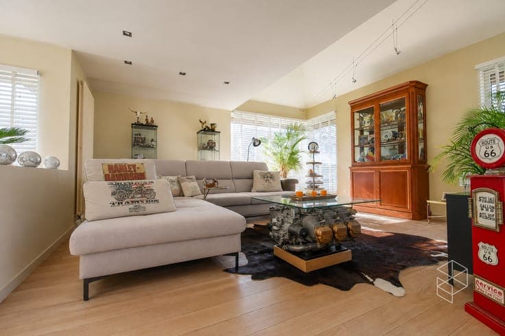 Ruime en karaktervolle woning op 926 m² centraal gelegen ...