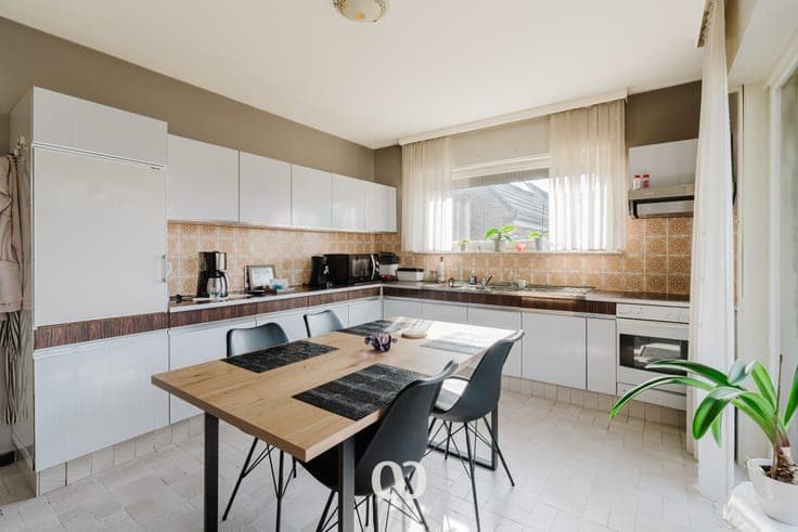 Quiet living in Nederename: pleasant bungalow with 3 bedroo