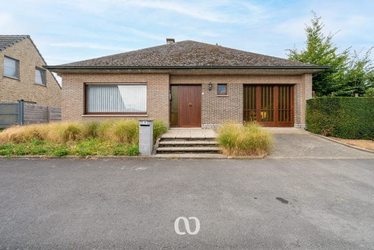 Quiet living in Nederename: pleasant bungalow with 3 bedroo