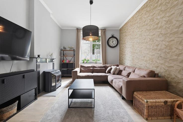 RUIME WONING MET KARAKTER OP EEN CENTRALE LOCATIE IN TONG...