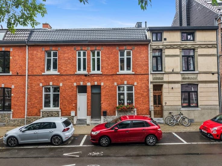 RUIME WONING MET KARAKTER OP EEN CENTRALE LOCATIE IN TONG...