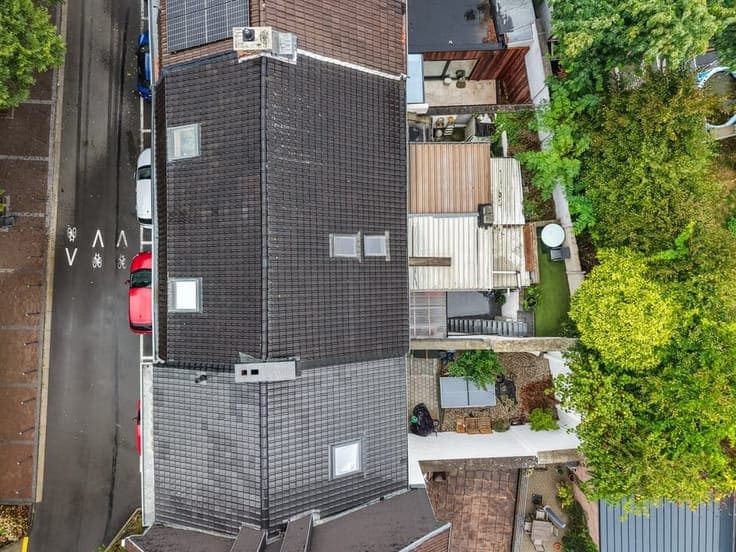 RUIME WONING MET KARAKTER OP EEN CENTRALE LOCATIE IN TONG...