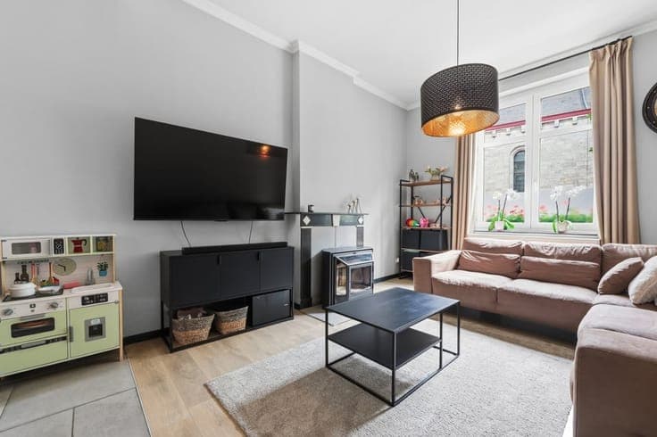 RUIME WONING MET KARAKTER OP EEN CENTRALE LOCATIE IN TONG...