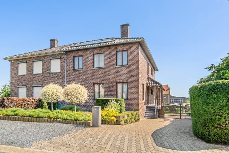 Degelijk onderhouden gezinswoning met 3 slaapkamers, voll...