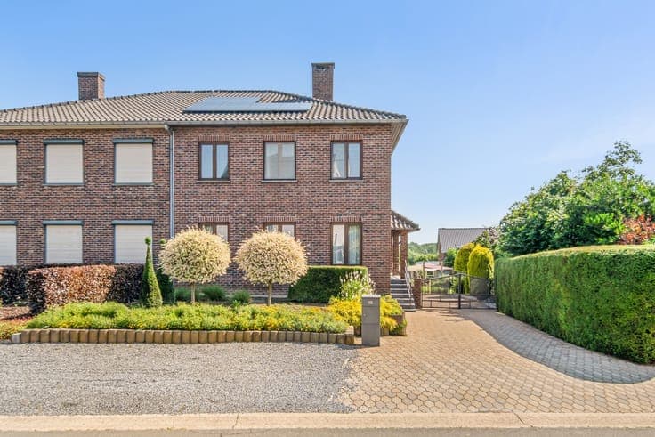 Degelijk onderhouden gezinswoning met 3 slaapkamers, voll...
