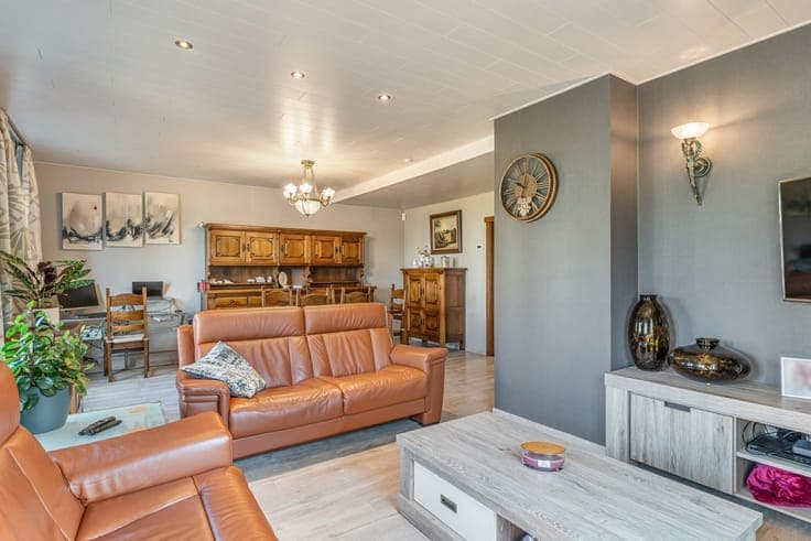 Degelijk onderhouden gezinswoning met 3 slaapkamers, voll...