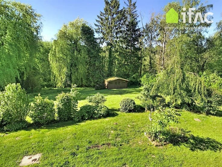 Villa with 3 beds, office & large plot
