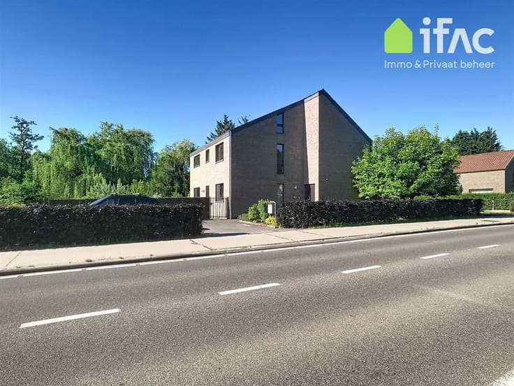 Villa with 3 beds, office & large plot