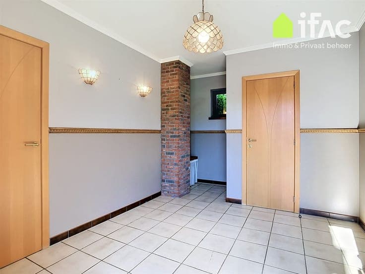 Villa with 3 beds, office & large plot