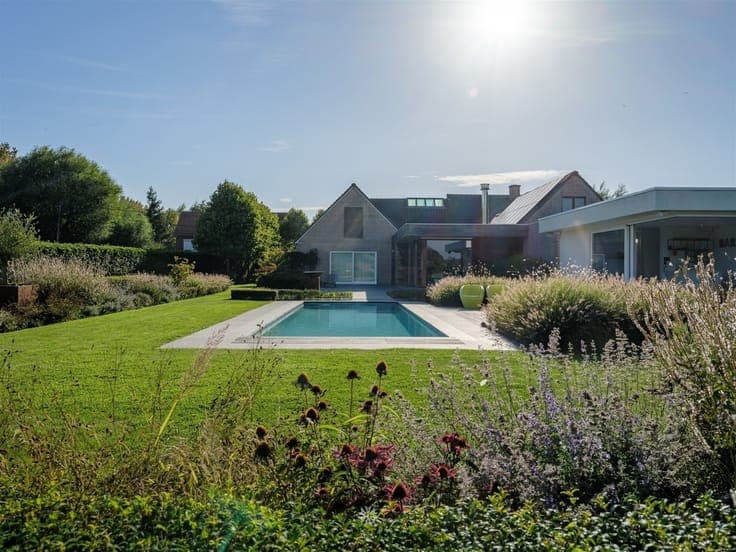 Timeless villa with panoramic views in the Pays des Collines