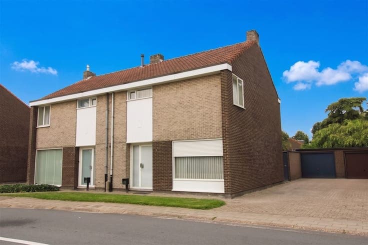 Te renoveren woning met tuin, garage en oprit te Schorvoort