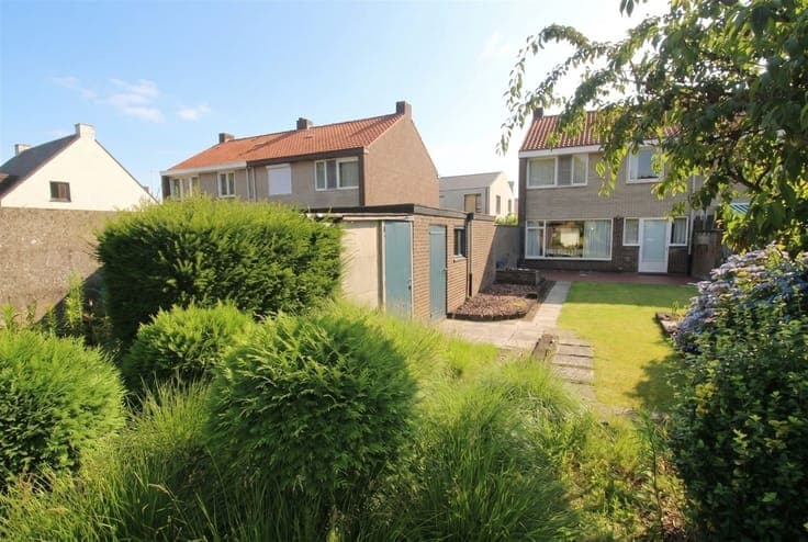 Te renoveren woning met tuin, garage en oprit te Schorvoort