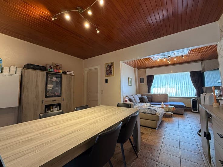 Gezellige rijwoning met een zee aan ruimte