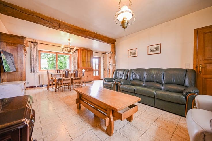 Charming property with garden, garage and annex