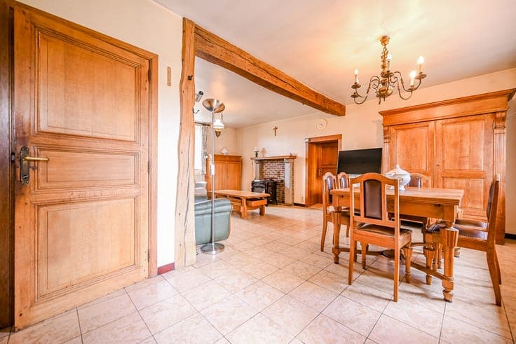 Charming property with garden, garage and annex