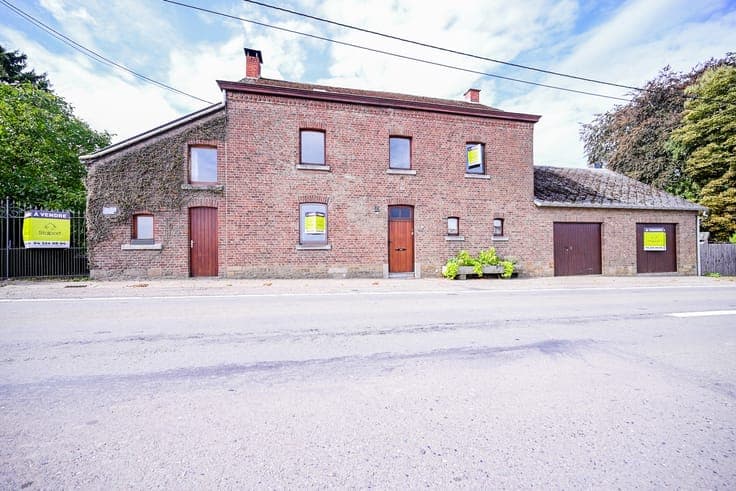 Charming property with garden, garage and annex