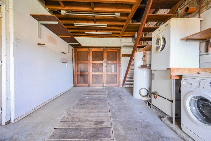 Charming property with garden, garage and annex