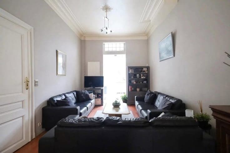 Townhouse of 293 m² | 7 Bedrooms | 98 m² Garden | Place du M