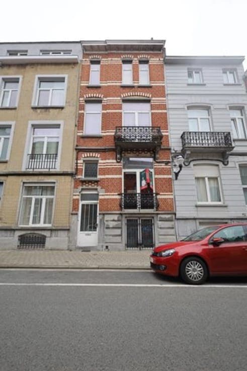 Townhouse of 293 m² | 7 Bedrooms | 98 m² Garden | Place du M