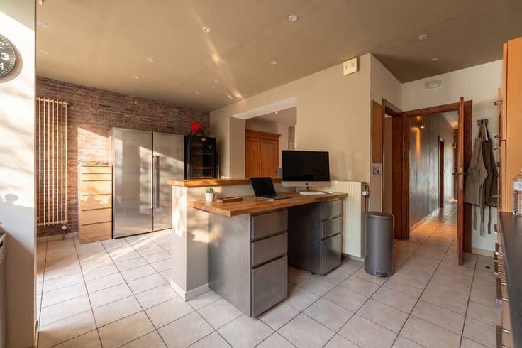 4-Bedroom Family Home with Garden