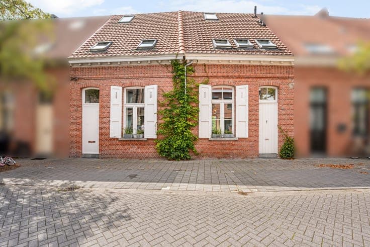 A unique city home with surprisingly spacious interior and