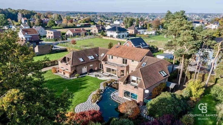 1.32-hectare estate with a swimming pool