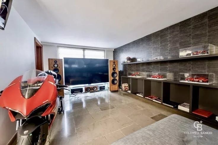 1.32-hectare estate with a swimming pool