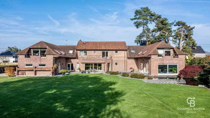 1.32-hectare estate with a swimming pool
