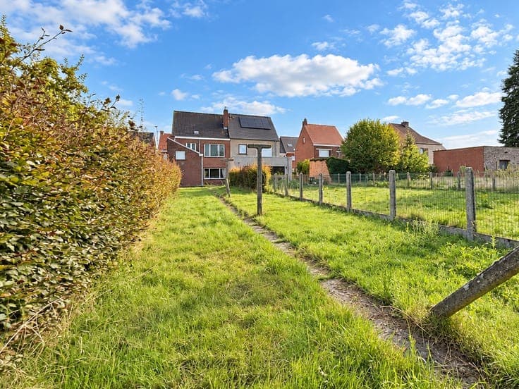 Te koop, ruime woning met garage en tuin te Oudenaarde