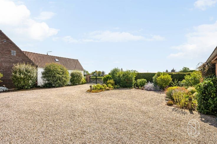 Stunning upscale home with horse facilities