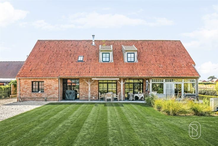 Stunning upscale home with horse facilities