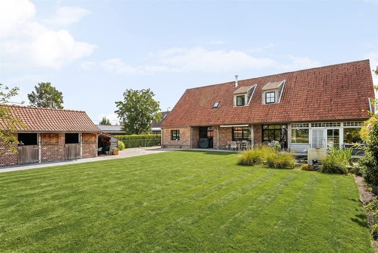 Stunning upscale home with horse facilities