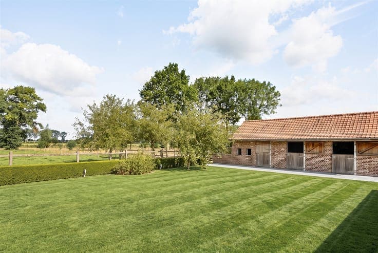 Stunning upscale home with horse facilities
