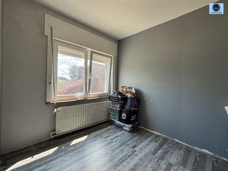 HOUSE TO REFRESH WITH 3 BEDROOMS AND GARDEN